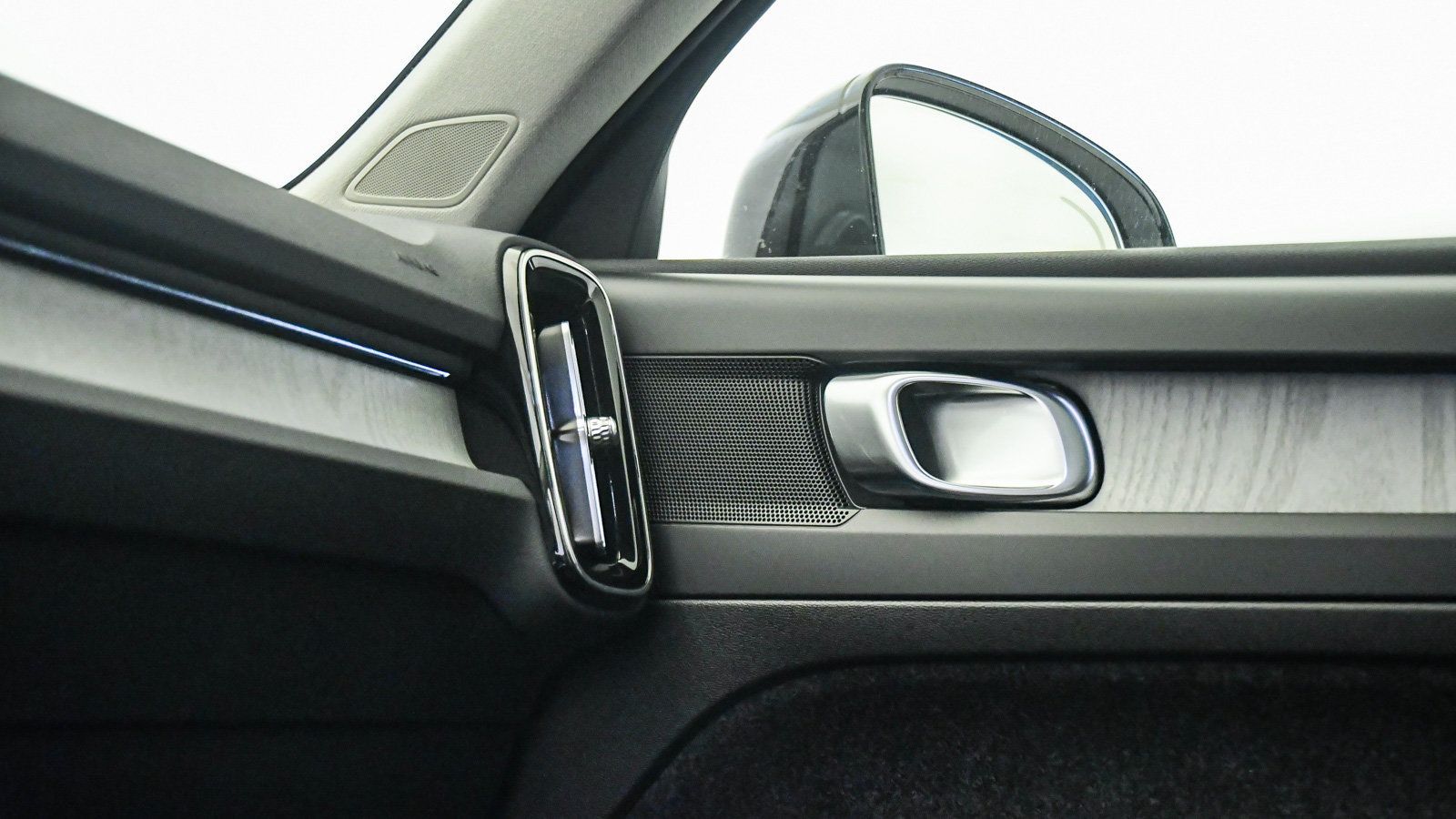 Certified 2026 Volvo XC40 B5 Plus AWD/4WD image 21