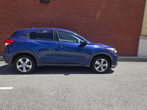 Used 2016 Honda HR-V EX image 2