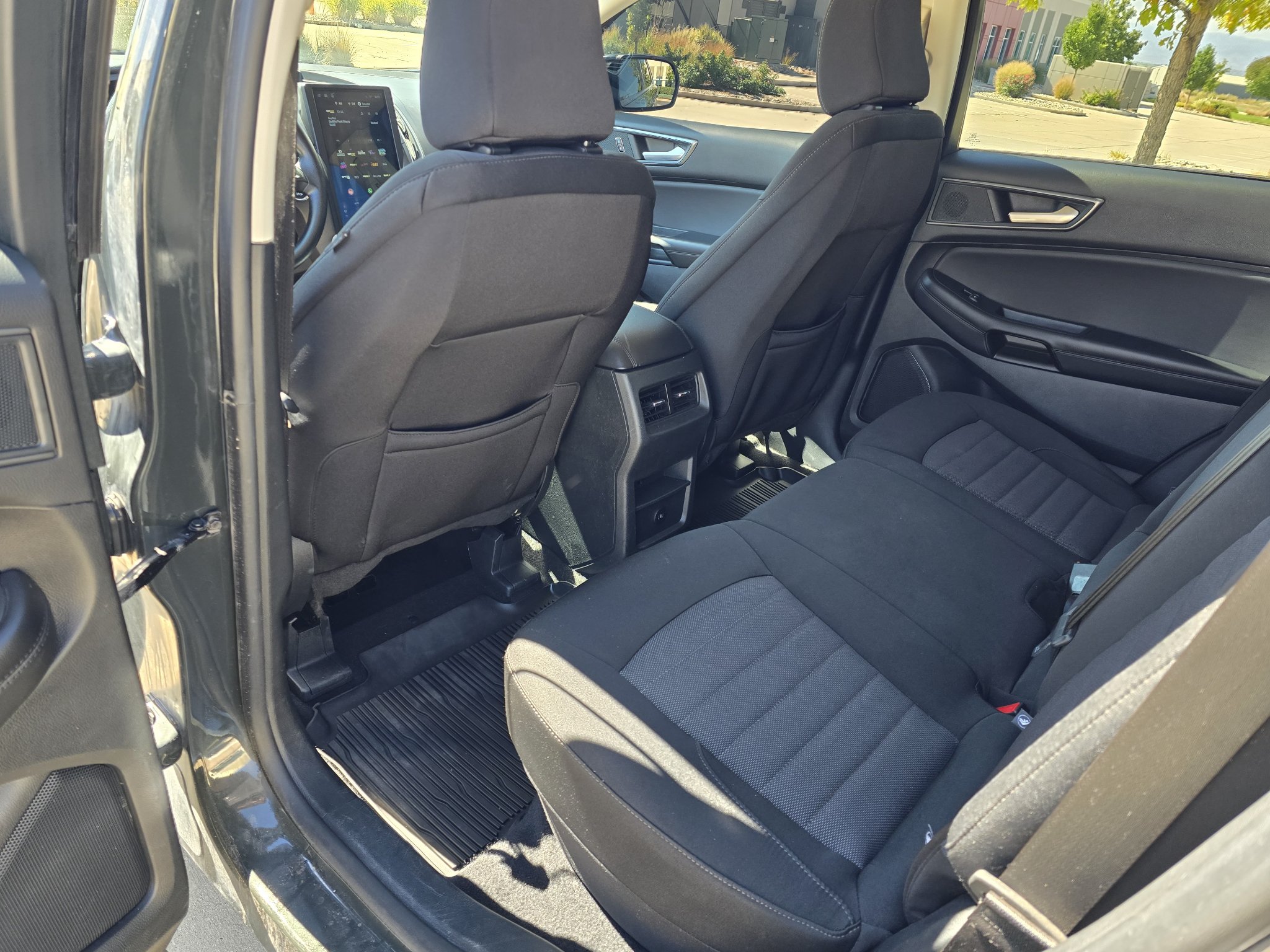 Used 2024 Ford Edge SE w/ Black Appearance Package AWD/4WD image 16