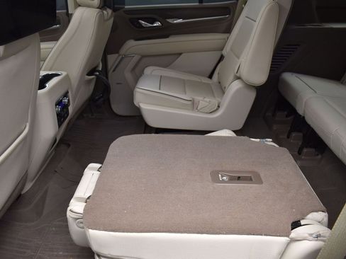 Used 2021 GMC Yukon Denali w/ Denali Premium Package image 18