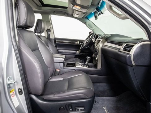 Used 2018 Lexus GX 460 w/ Navigation Package image 9