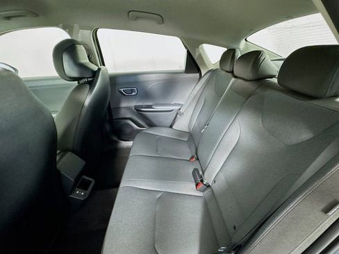 New 2025 Kia K4 LXS image 24