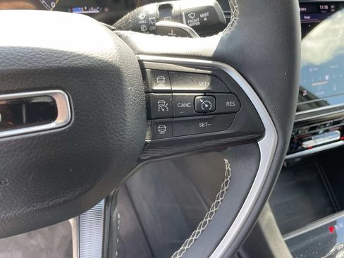 Used 2025 Jeep Grand Cherokee L Laredo w/ Luxury Tech Group I AWD/4WD image 44