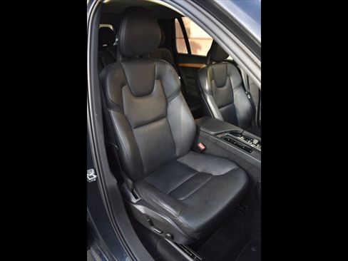 Used 2021 Volvo XC90 T6 Momentum w/ Advanced Package AWD/4WD image 36
