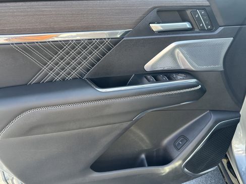 Used 2024 GMC Acadia Denali w/ Super Cruise Package image 11