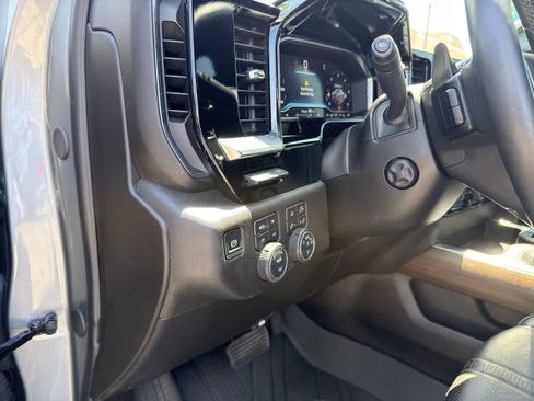 Used 2024 Chevrolet Silverado 1500 High Country w/ High Country Premium Package AWD/4WD image 32