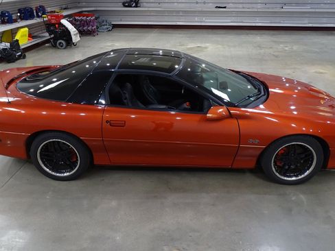 Used 2001 Chevrolet Camaro Z28 w/ SS Performance/Appearance Pkg RWD image 17