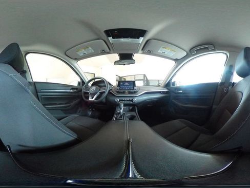 Used 2025 Nissan Altima 2.5 SV FWD image 32