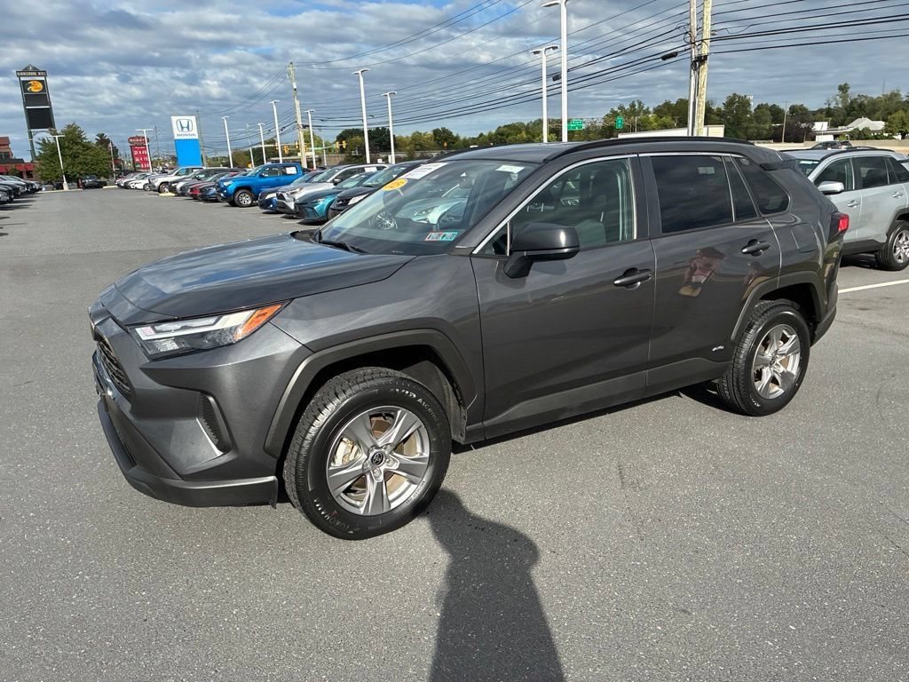Used 2025 Toyota RAV4 LE AWD/4WD image 17