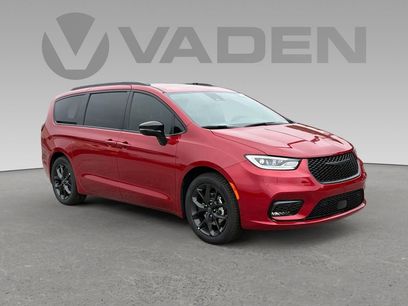 New 2026 Chrysler Pacifica Select w/ S Appearance Package