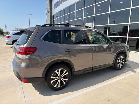 Used 2023 Subaru Forester Limited AWD/4WD image 4