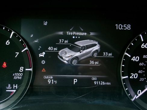 Used 2021 Toyota Highlander XLE AWD/4WD image 2