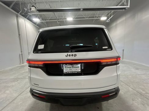 New 2026 Jeep Grand Wagoneer Limited w/ Premium Group II image 7