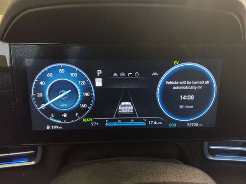 Used 2025 Hyundai Elantra Limited FWD image 23