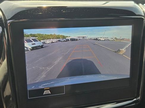 Used 2023 Chevrolet Traverse LT FWD image 23