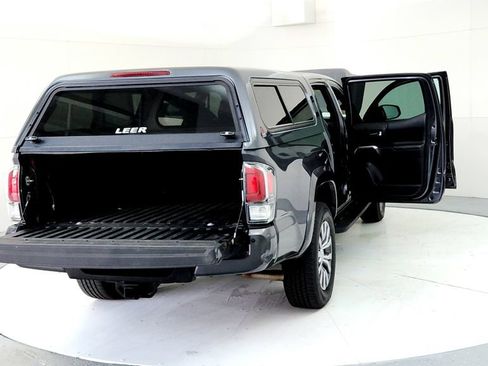 Certified 2021 Toyota Tacoma Limited AWD/4WD image 11