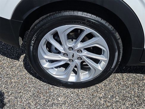 Certified 2022 Chevrolet Bolt EUV LT image 9