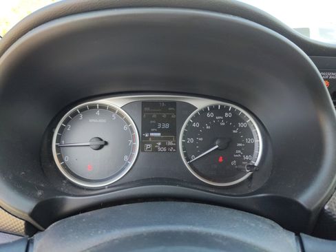 Used 2018 Nissan Kicks S image 28