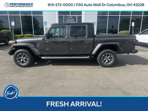 Used 2024 Jeep Gladiator Sport image 8