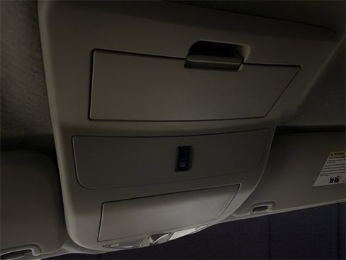 Used 2015 Nissan Titan SV image 21