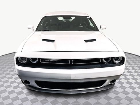 Used 2023 Dodge Challenger SXT image 2