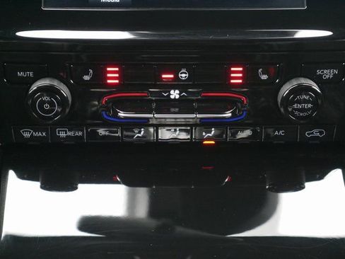 Used 2023 Jeep Grand Cherokee Altitude image 19