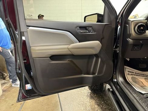 Certified 2025 Chevrolet Colorado ZR2 w/ Technology Package AWD/4WD image 13