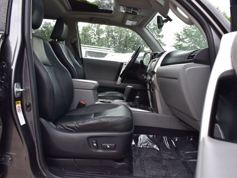 Used 2010 Toyota 4Runner SR5 AWD/4WD image 15