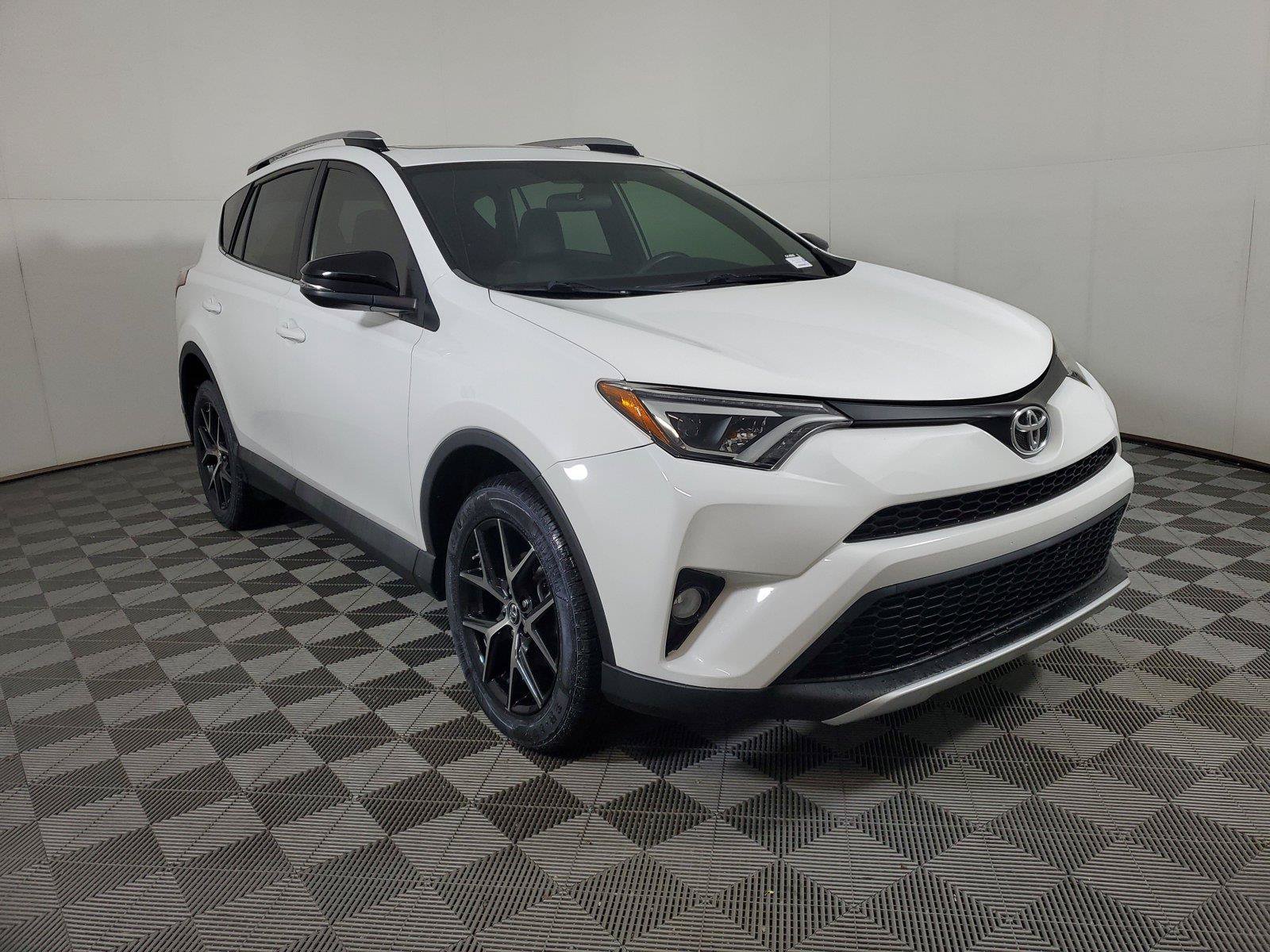 Used 2016 Toyota RAV4 SE FWD image 3