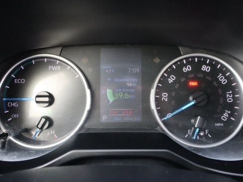 Used 2021 Toyota RAV4 LE w/ Carpet Mat Package (TMS) AWD/4WD image 33