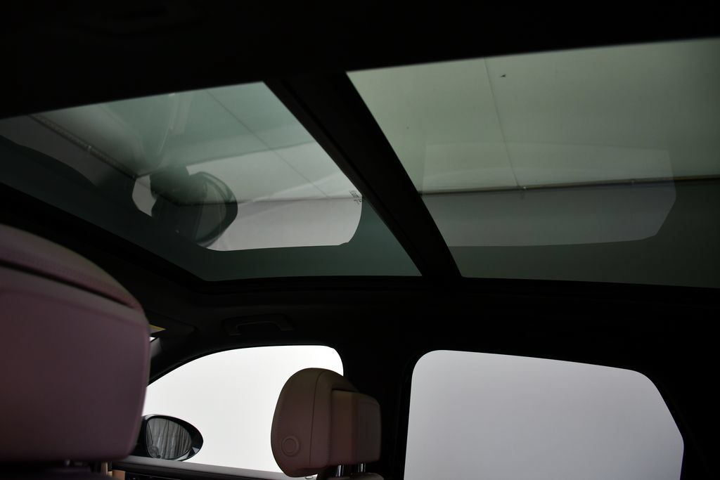 Certified 2025 Porsche Cayenne AWD/4WD image 18