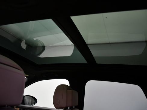 Certified 2025 Porsche Cayenne AWD/4WD image 18