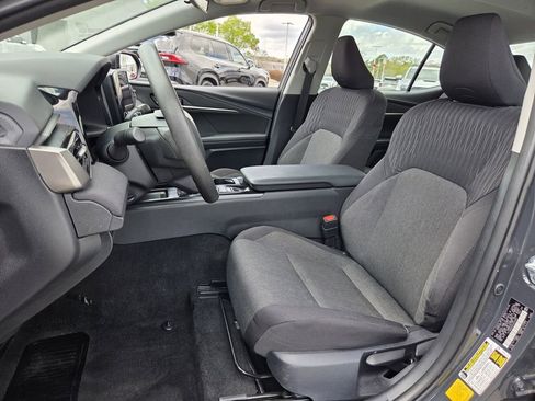 Used 2025 Toyota Camry LE image 5