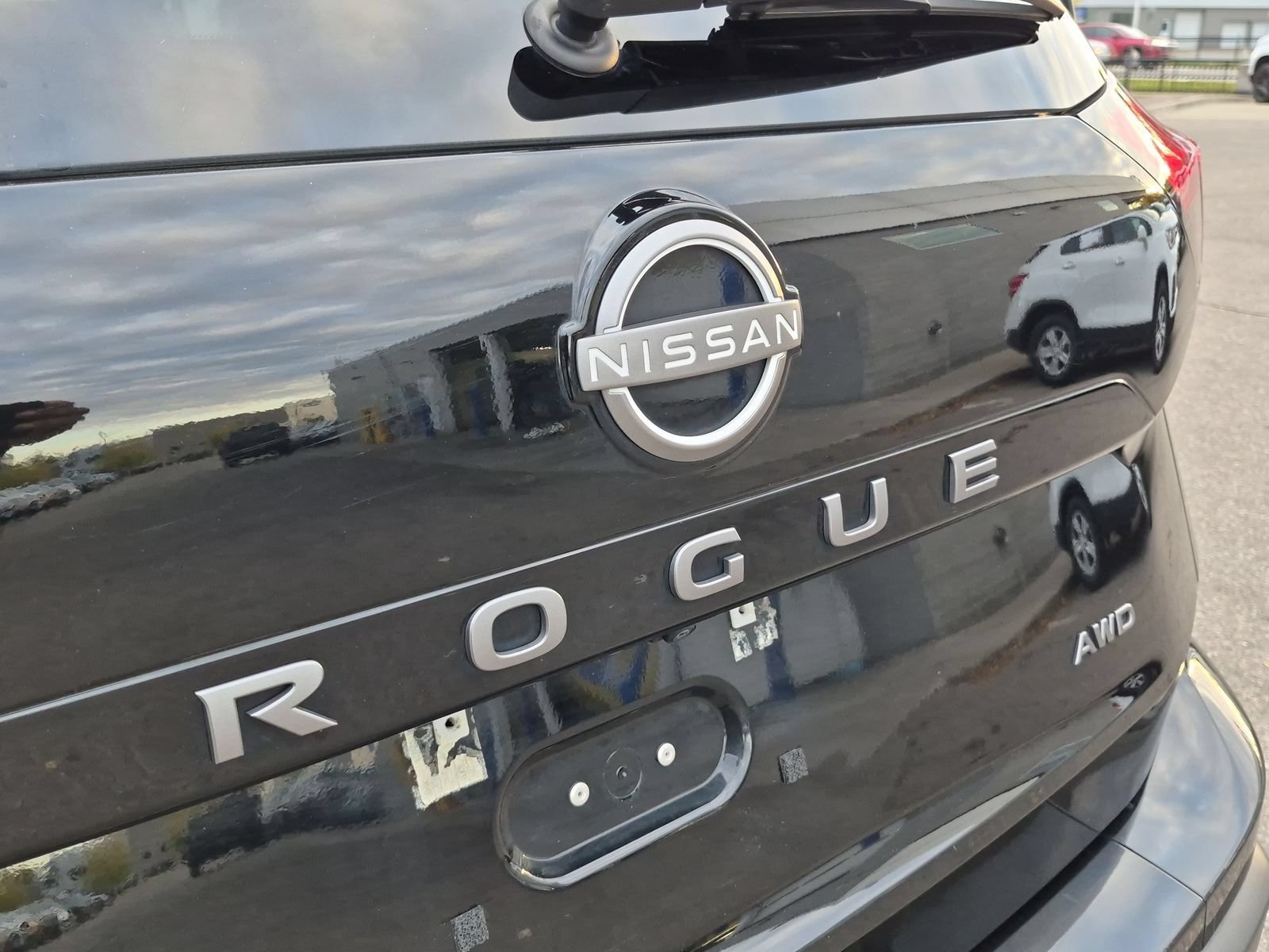 Used 2025 Nissan Rogue SV AWD/4WD image 13