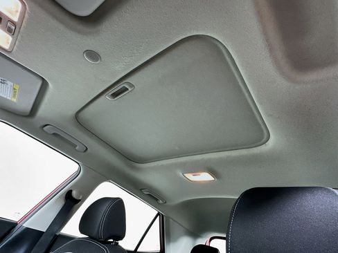 Used 2024 Hyundai Venue SEL image 25