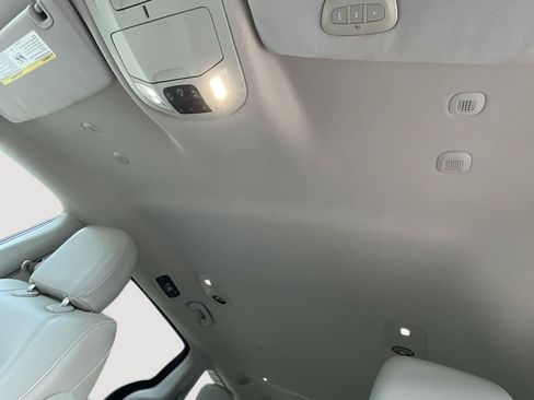 Used 2020 Chrysler Pacifica Touring-L FWD image 25