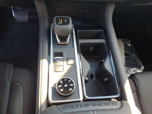 New 2026 Nissan Pathfinder SL image 14