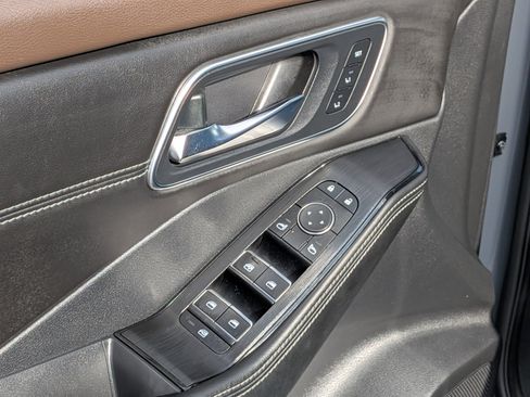 Used 2022 Nissan Rogue Platinum w/ Head-Up Display Package image 16