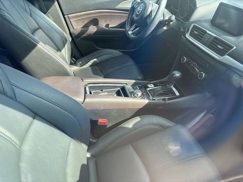Used 2018 MAZDA MAZDA3 Touring FWD image 8