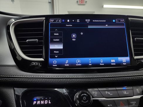 Used 2024 Chrysler Pacifica Limited image 61