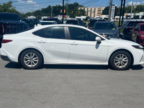 Used 2025 Toyota Camry LE FWD image 3