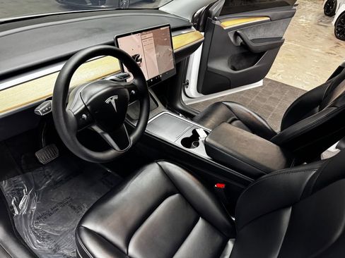 Used 2024 Tesla Model Y Long Range image 32