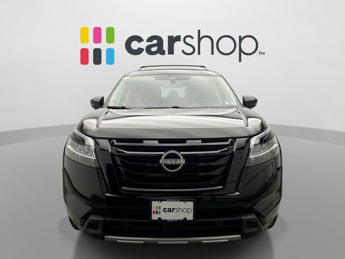 Used 2024 Nissan Pathfinder SL w/ Black Appearance Package AWD/4WD image 8