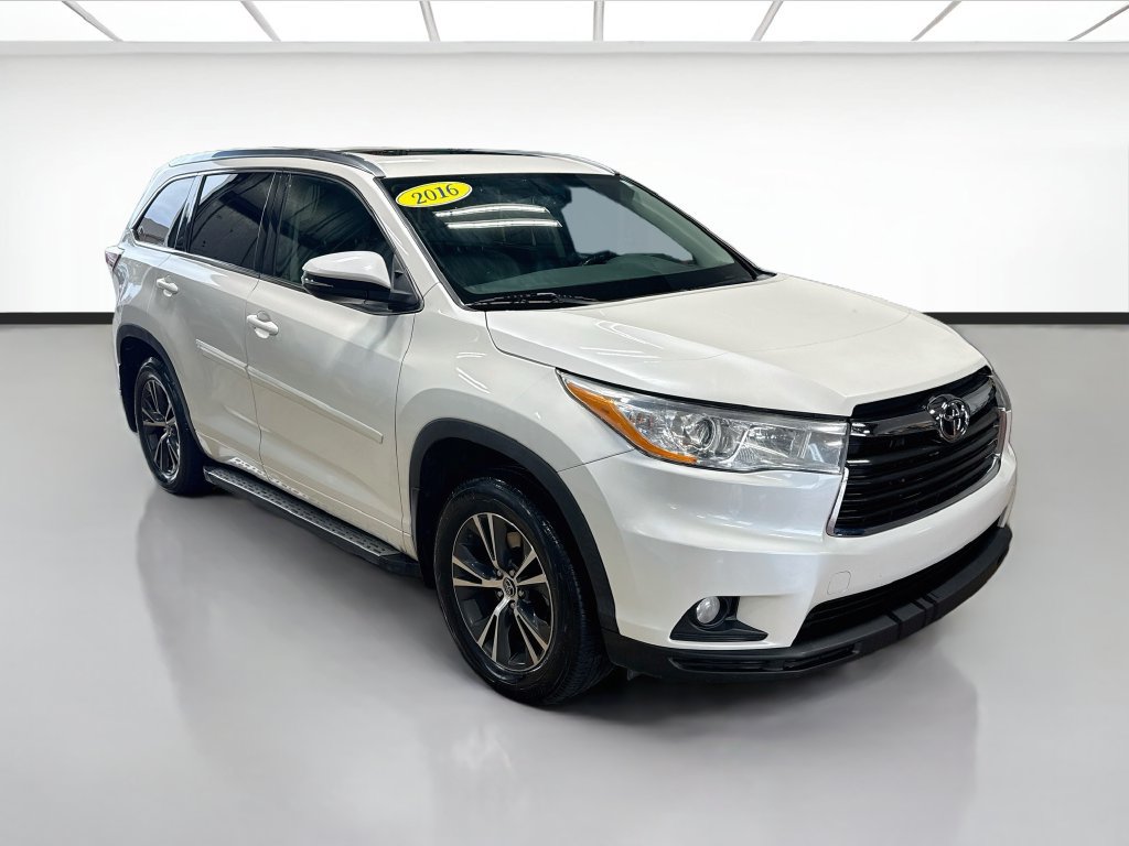 Used 2016 Toyota Highlander XLE AWD/4WD image 3