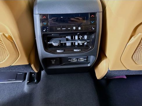 Used 2025 Jeep Grand Cherokee Summit w/ Obsidian Package AWD/4WD image 26