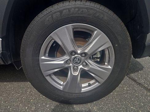 Used 2025 Toyota RAV4 XLE w/ Convenience Package image 6