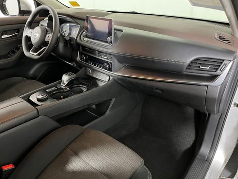 Used 2023 Nissan Rogue SV image 24