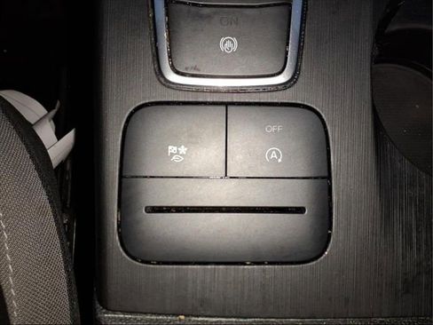 Used 2020 Ford Escape SE image 21