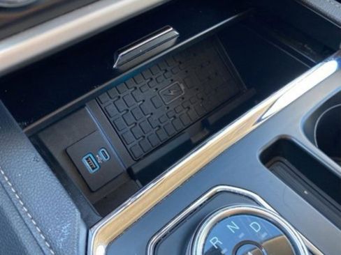 Used 2024 Ford Expedition Max XLT image 19