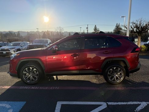 Used 2024 Toyota RAV4 XLE Premium image 5